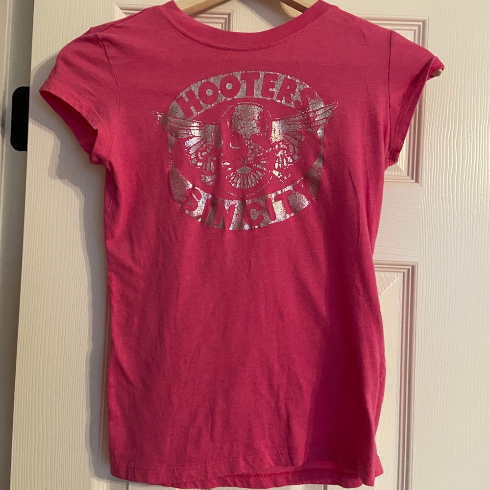 Hooters sin city hot pink shirt